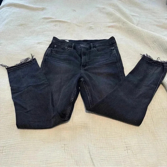 GAP Vintage Slim High Rise Jeans Unfinished Hem Black 30/10 EUC - Picture 15 of 16